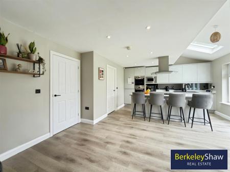 Kitchen/Dining Area
