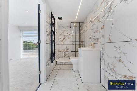 Family Shower Room