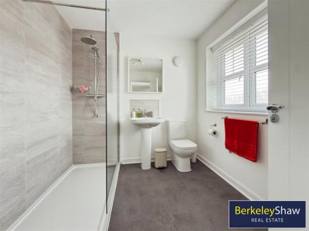 Ensuite (Bed 1)
