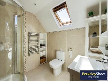 En-Suite (Bed 5)