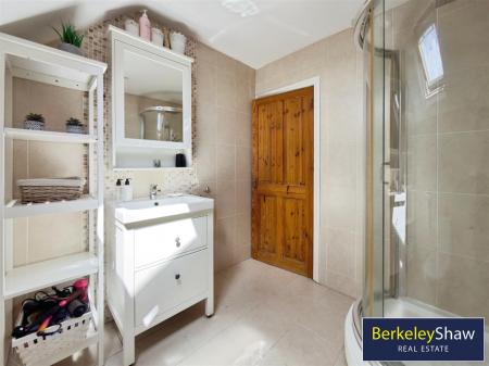 En-Suite (Bed 5)