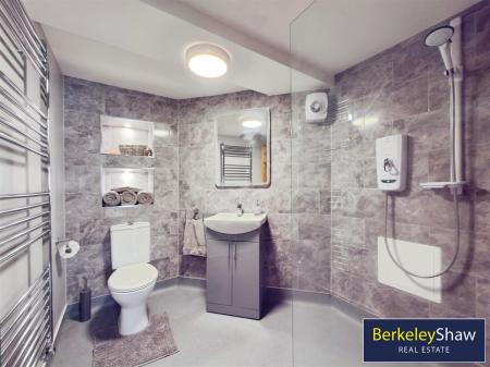 Ensuite Shower Room - Beds 4