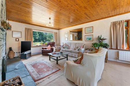 Sitting room/dining room