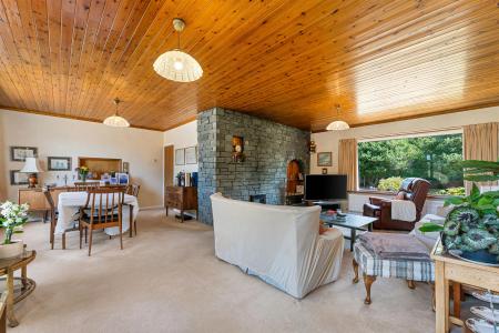 Sitting room/dining room