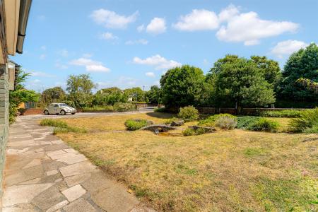 54 Hall Road East-10.jpg