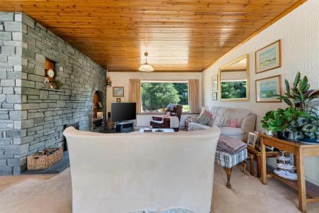Sitting room/dining room