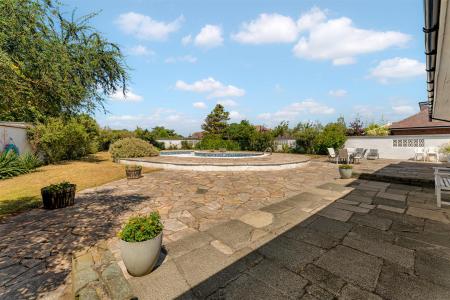 54 Hall Road East-14.jpg