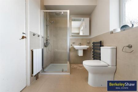 Bathroom 1 (2)