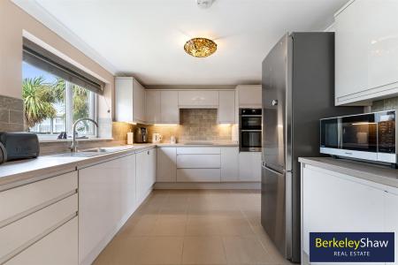 Kitchen diner (2)