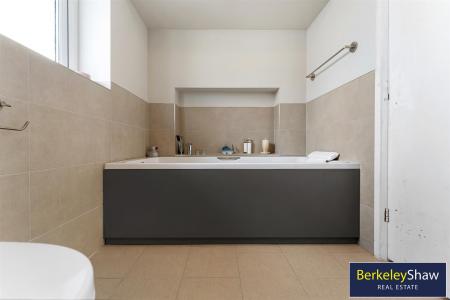 Bathroom 1 (3)
