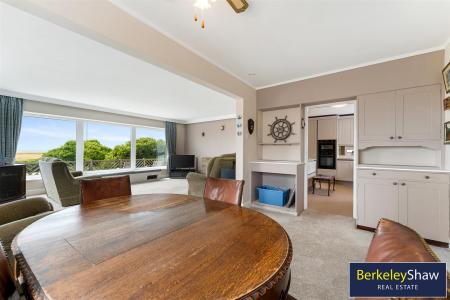 Living/Dining room (2)