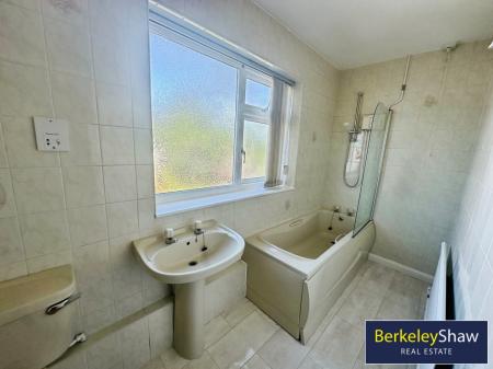 Ensuite Bathroom to Bedroom 1