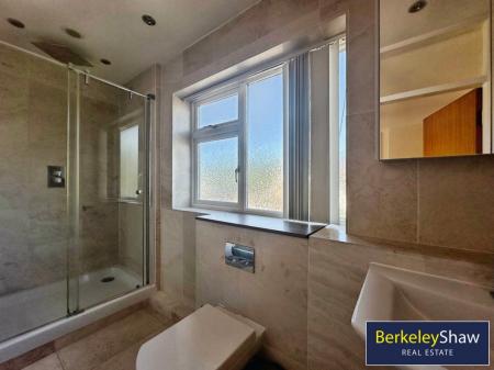 Ensuite Bedroom 2