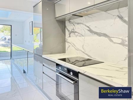 Kitchen/Dining Area