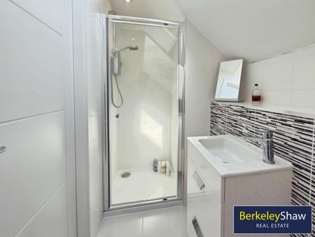 Shower Room 2nd Floor