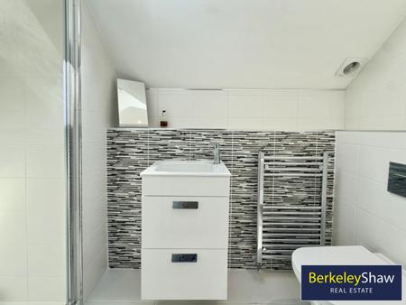 Shower Room 2nd Floor