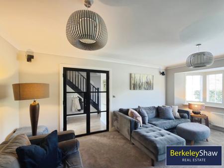 Front Lounge