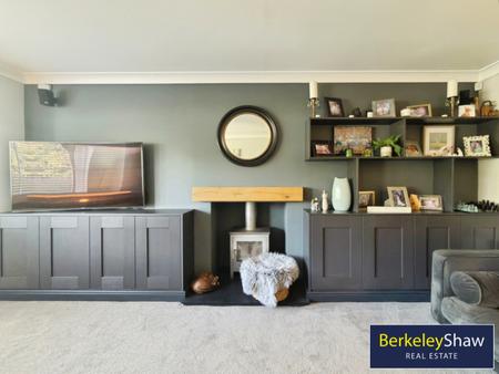 Front Lounge