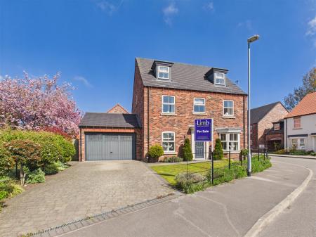 Main Image - Fountains Way