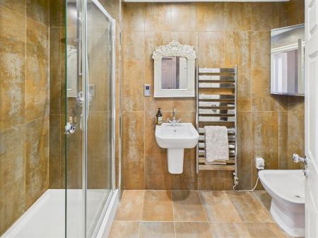 Shower Room/Cloak Room