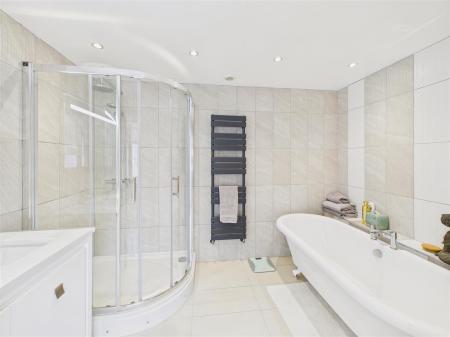 En-suite Bath/Shower Room