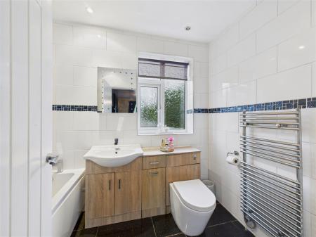 En-Suite Bathroom