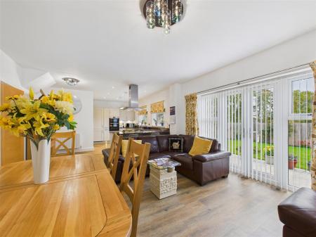 Open Plan Family Living