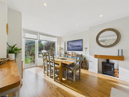 Living / Dining Area