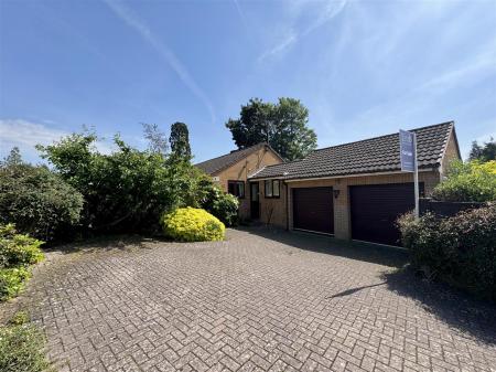 Garage & Entrance