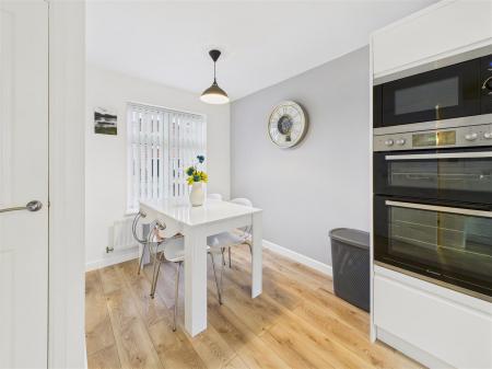 Living Kitchen with Dining Area