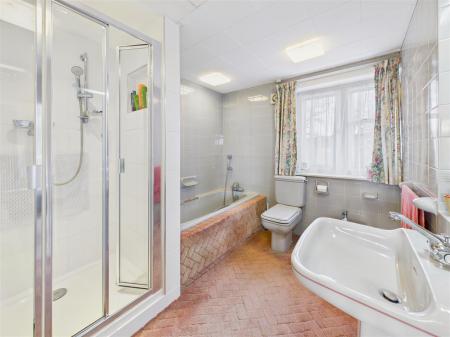 En-suite Bath/Shower Room