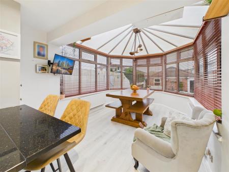 Conservatory/Dining Area
