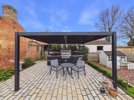 Outdoor Kitchen & BBQ