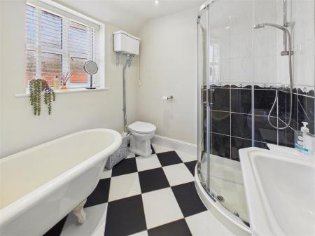 En-Suite Bathroom