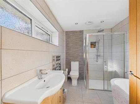 En-Suite Bathroom