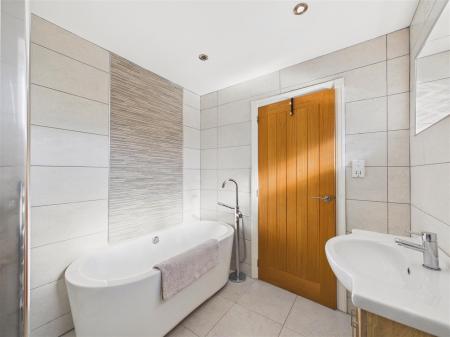 En-Suite Bathroom