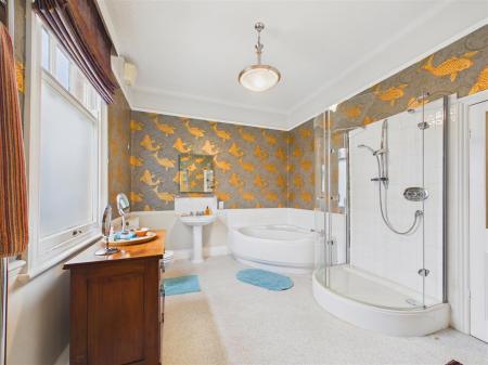 En-Suite Bathroom