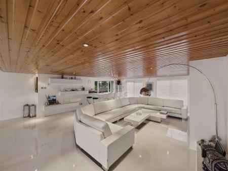Galleried Living Room & Bar