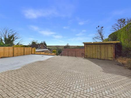 parking Forecourt & Carport