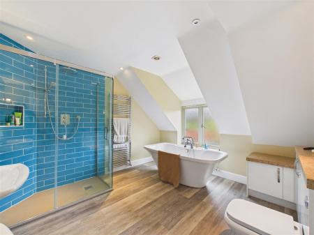 En-Suite Bathroom