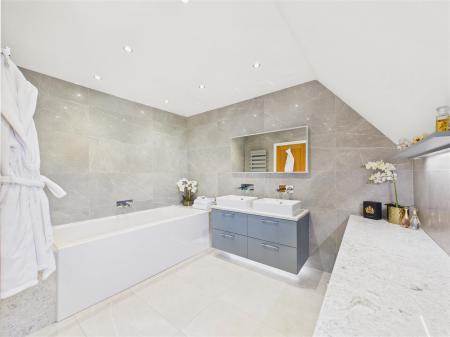 En-Suite Bathroom