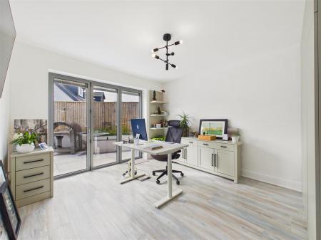 Bedroom / Office