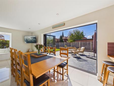 Living / Dining Area