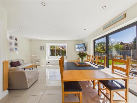 Living / Dining Area