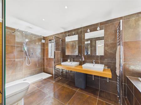 En-Suite Bathroom
