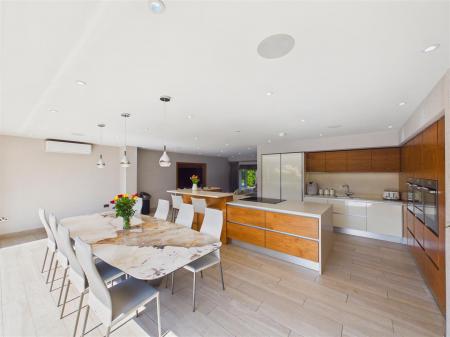 Kitchen/Dining Area