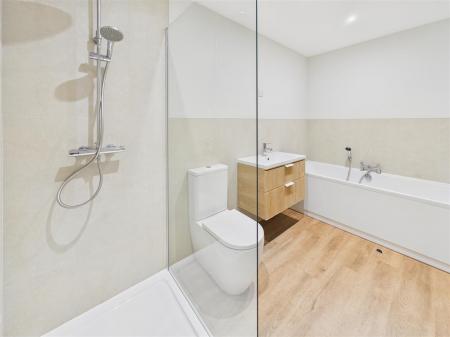 En-suite Bath/Shower Room