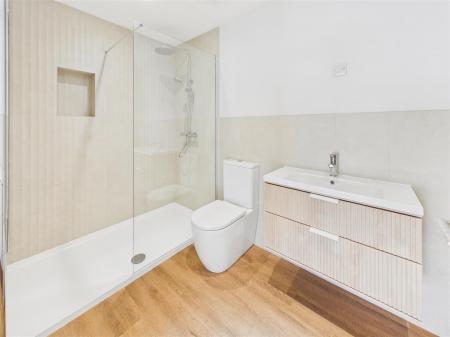 En-suite Bath/Shower Room