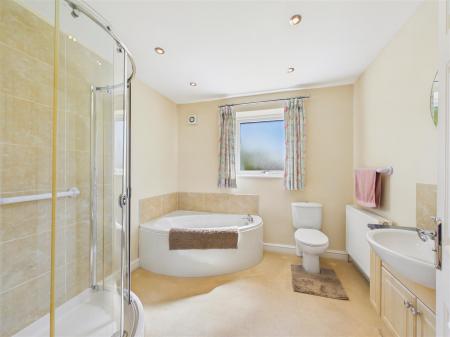 En-Suite Bathroom