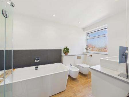 En-Suite Bathroom